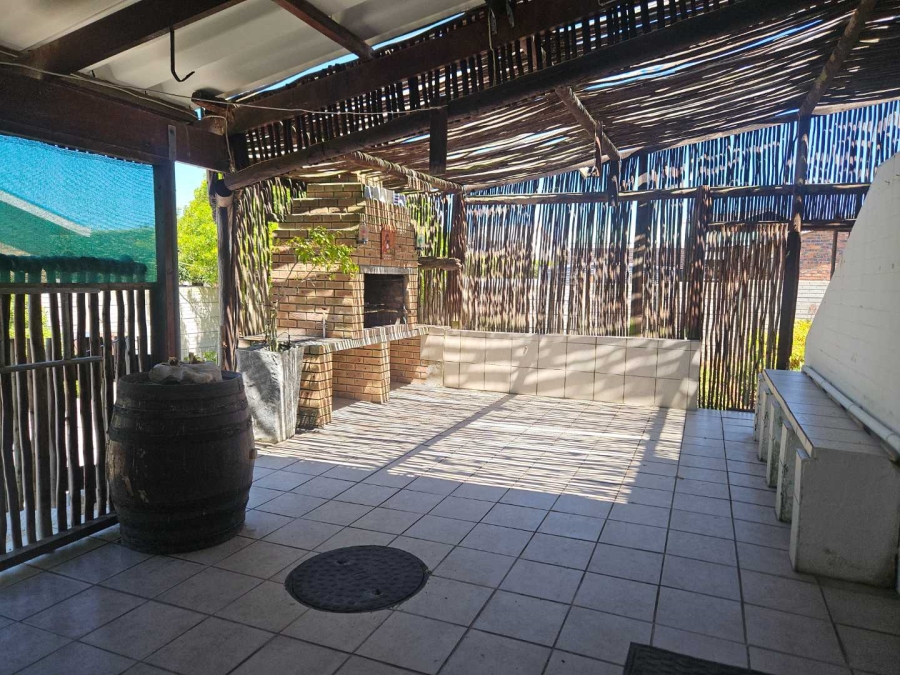 4 Bedroom Property for Sale in Pearly Beach Western Cape